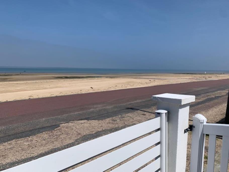 Villa De La Plage, Front De Mer, Juno Beach Bernières-sur-Mer Екстериор снимка