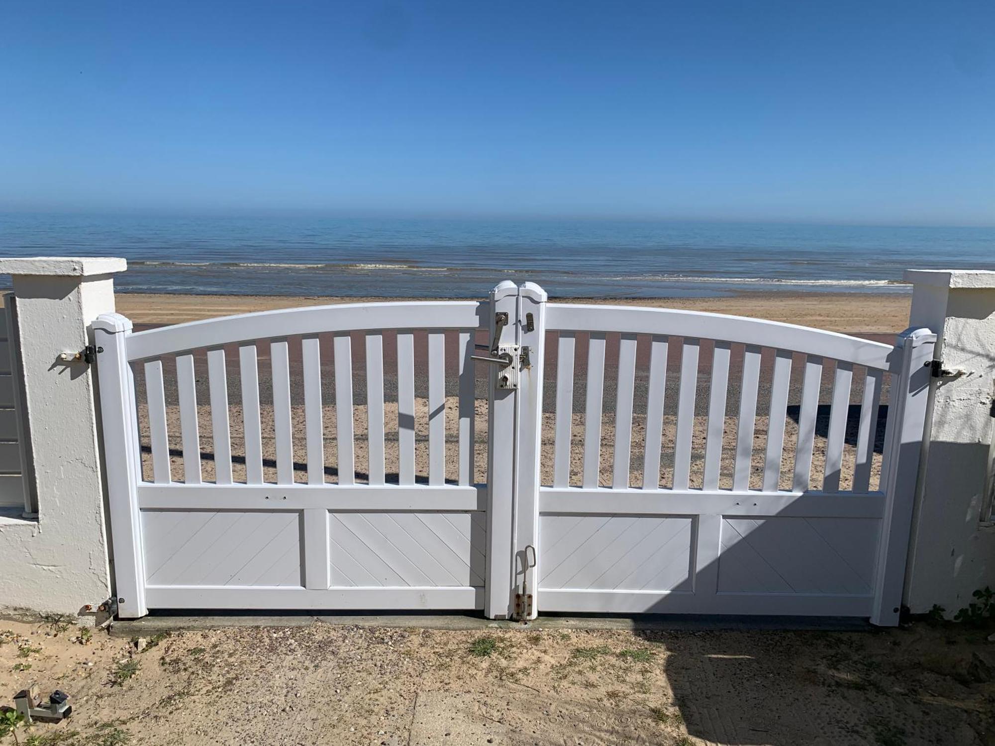 Villa De La Plage, Front De Mer, Juno Beach Bernières-sur-Mer Екстериор снимка